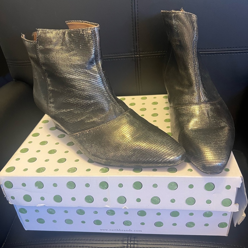 Earthies Del Ray Metallic Black Ankle Boots